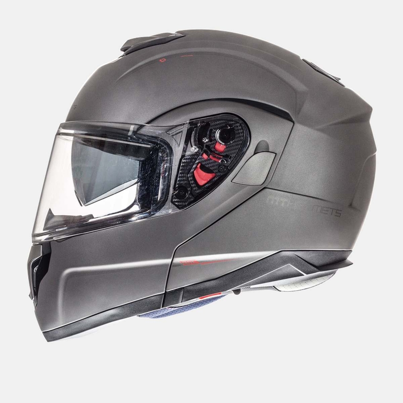 MT Atom motoristična čelada iz titana - razred II