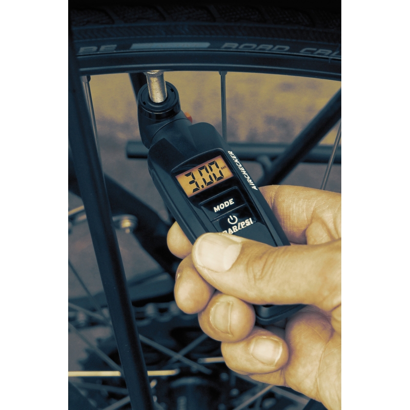 Digitalni manometer AIRCHECKER UNI razprodaja