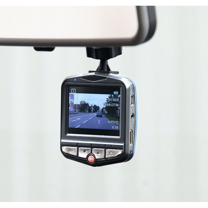 Avtomobilska kamera 2,4" FULL HD širokega zaslona