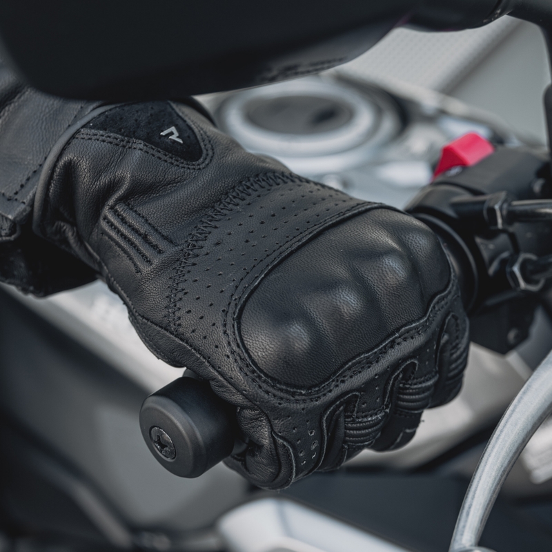 Motoristične rokavice Rebelhorn Thug II black perforirane