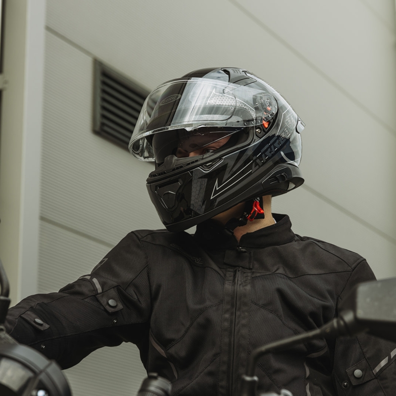 Ozone Arrow črno-siva integralna motoristična čelada