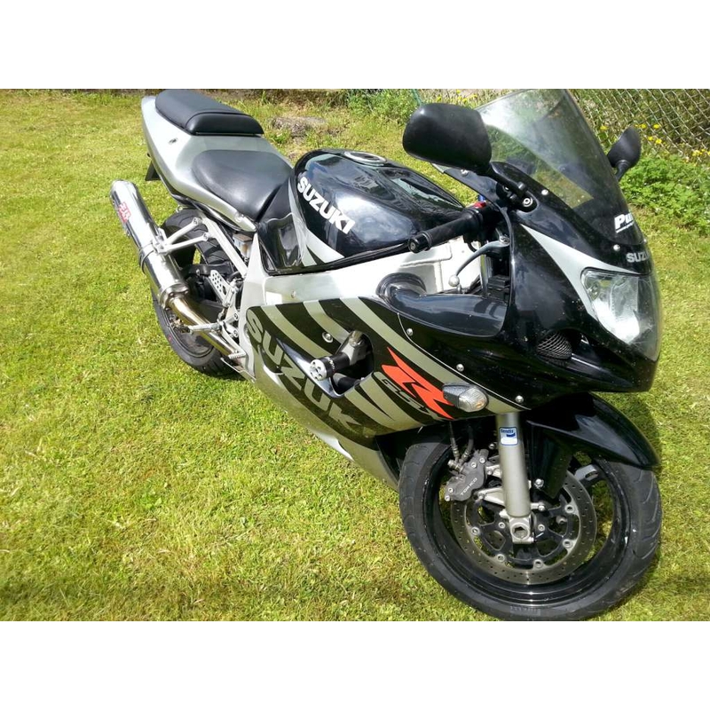 Suzuki GSX-R 750 (00-03) s prilagoditvijo Gatlingovega okrova