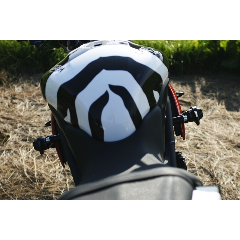 Triumph SPEED TRIPLE 1050 (11-) Strela