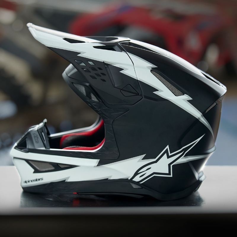 Motokros čelada Alpinestars Supertech S-M10 Ampress mat črno-bela
