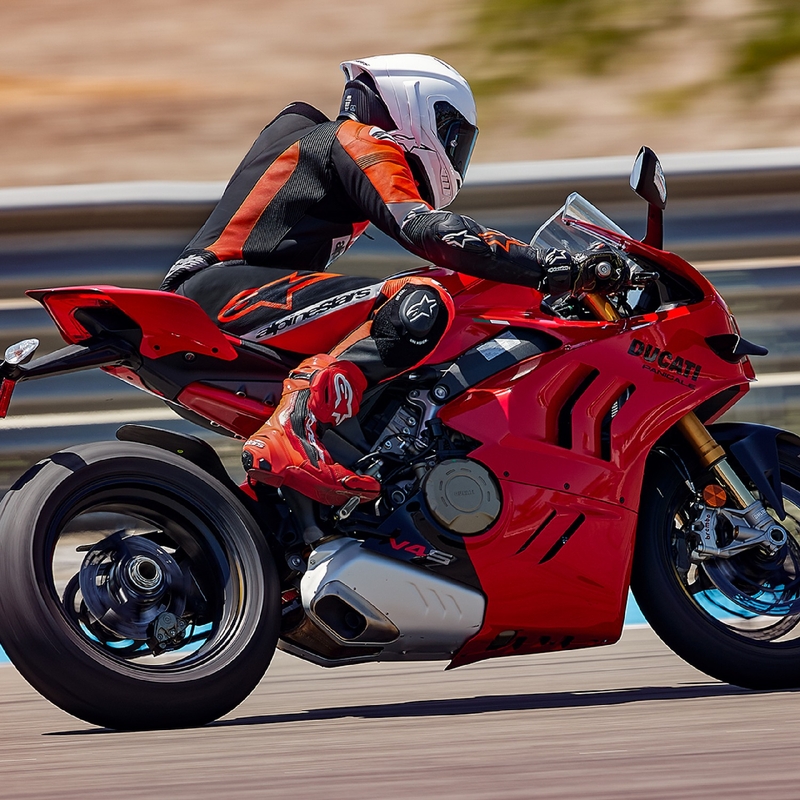 Alpinestars Missile 2 Ward usnjena motoristična obleka črno-fluo rdeče-bela