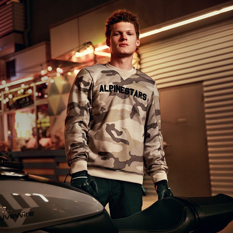 Alpinestars Legit Crew flis motoristična jopa v svetlo kamuflažno sivi barvi