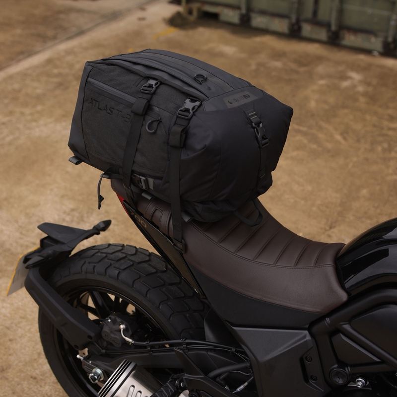 Motoristična torba za sovoznikov sedež Oxford Atlas T-30 Advanced Tourpack 30 l siva