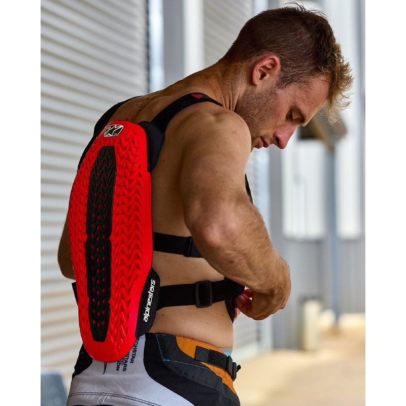 Alpinestars A-5 Plasma prsni ščitnik črno-rdeče-bele barve