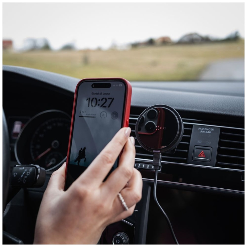 Nosilec z brezžičnim polnjenjem in aktivnim hlajenjem FIXED MagCool z nastavkom MagSafe črn 15W