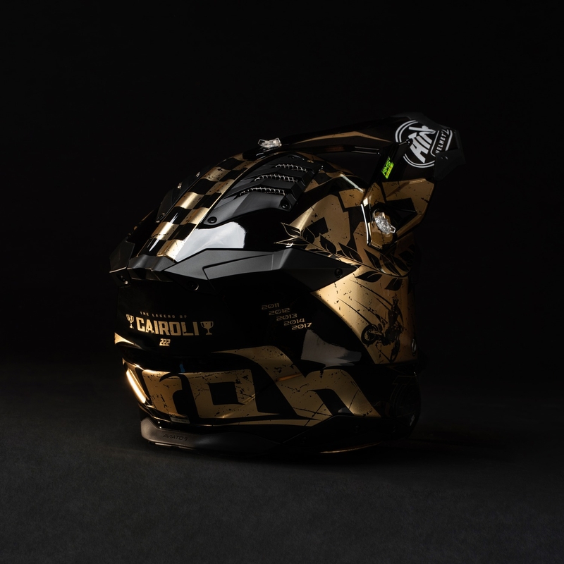 Motokros čelada Airoh Aviator 3.0 "TC 222 THE LEGEND" črno-zlata