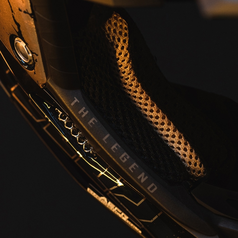 Motokros čelada Airoh Aviator 3.0 "TC 222 THE LEGEND" črno-zlata