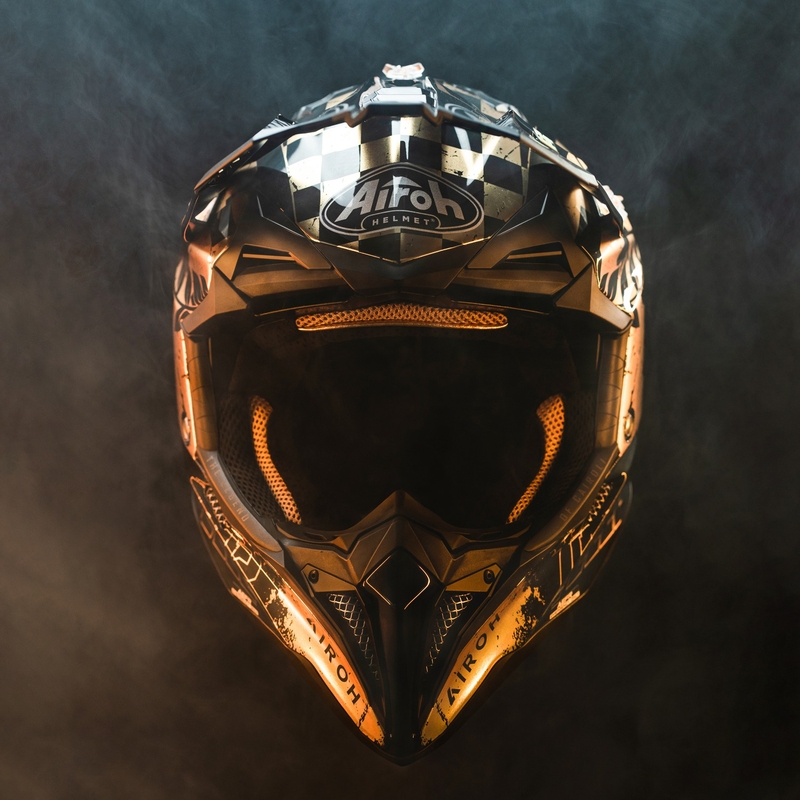 Motokros čelada Airoh Aviator 3.0 "TC 222 THE LEGEND" črno-zlata