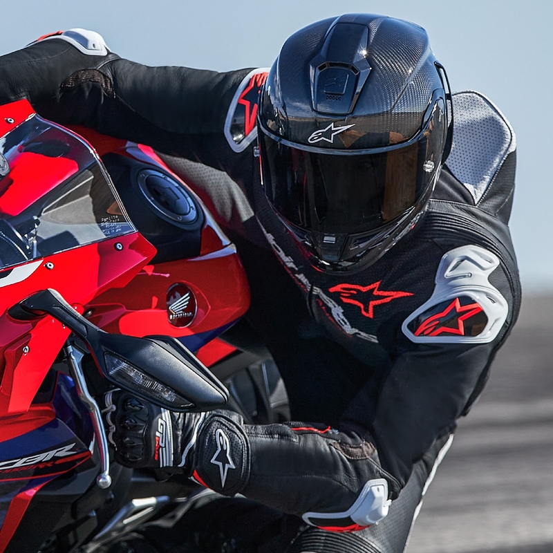 Alpinestars GP-R7 Tech-Air pripravljena/kompatibilna enodelna usnjena motoristična obleka črno-bela-fluo rdeča