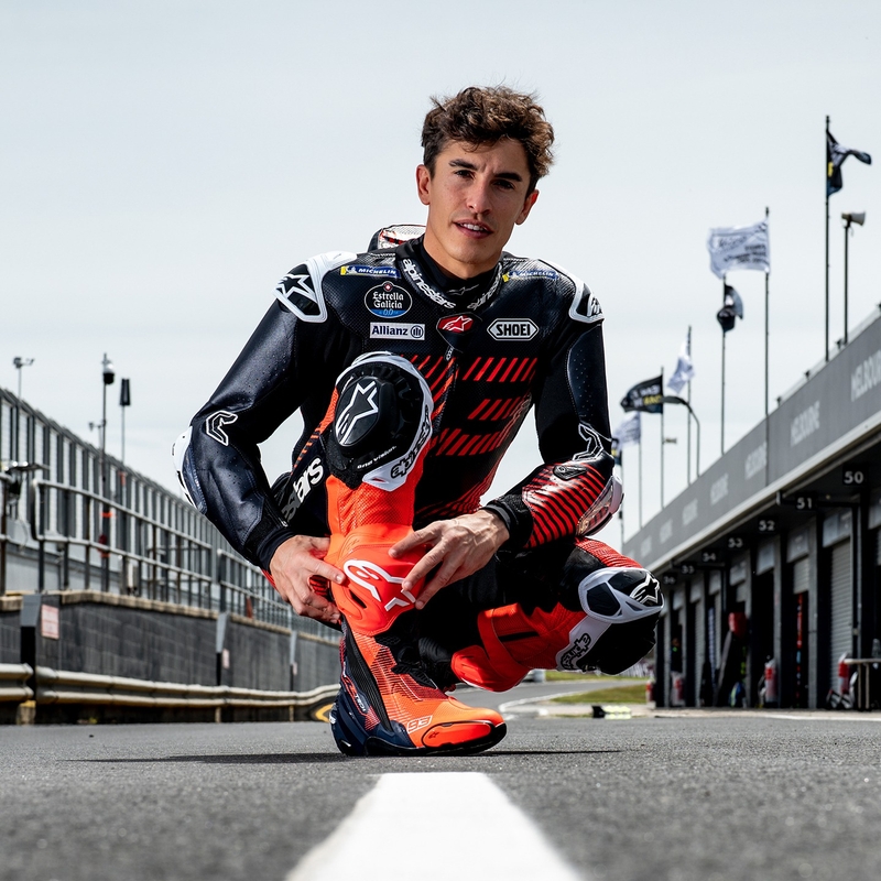 Motoristični škornji Alpinestars Supertech R Vented Limited Edition MM93 Marc Marquez Fluo Red-Blue-Black