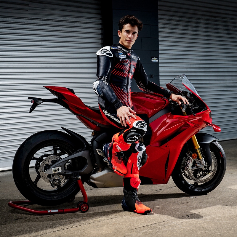 Motoristični škornji Alpinestars Supertech R Vented Limited Edition MM93 Marc Marquez Fluo Red-Blue-Black