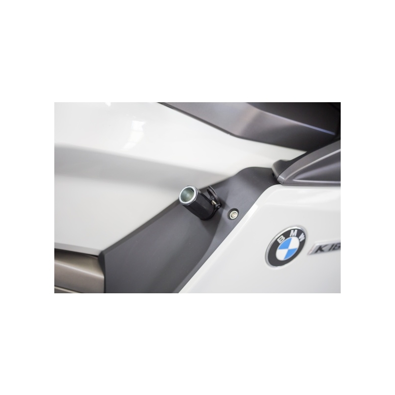 DIN adapter iz majhne moto vtičnice v avtomobilsko vtičnico