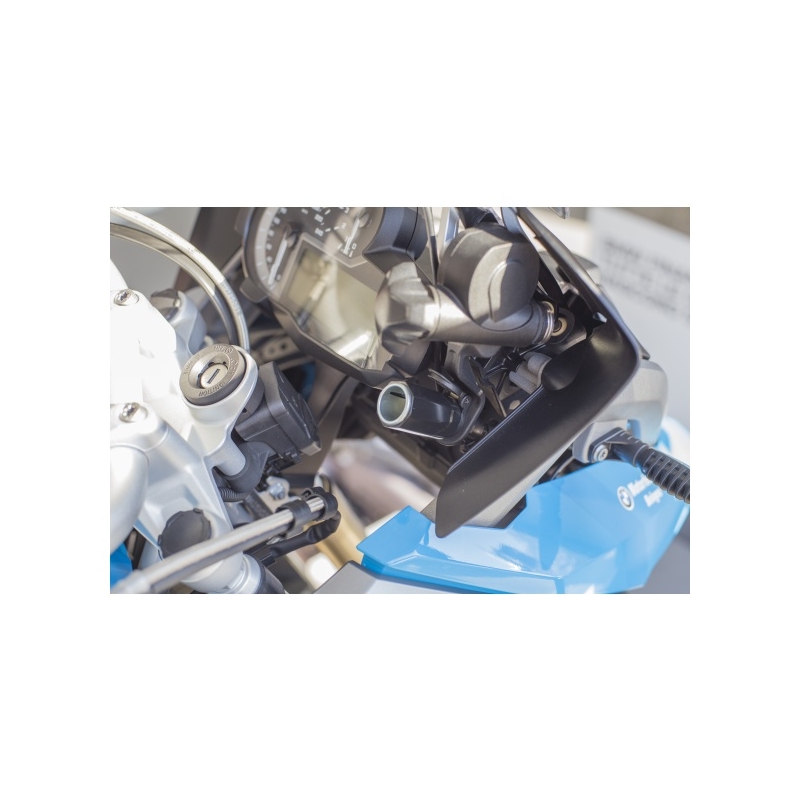 DIN adapter iz majhne moto vtičnice v avtomobilsko vtičnico