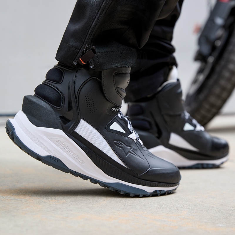 Moto škornji Alpinestars Speedstreet črno-beli