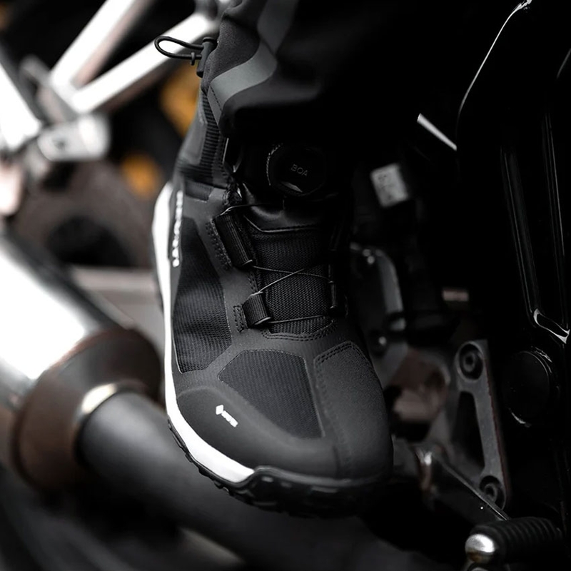 Moto čevlji Revit Breccia GTX črne barve
