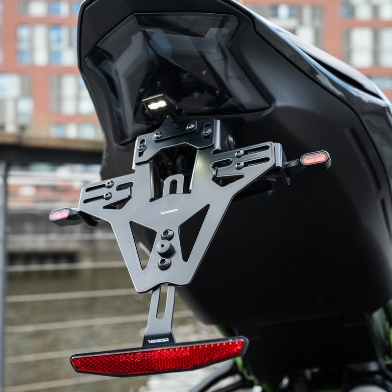 Nosilec registrske tablice z osvetlitvijo Highsider Akron RS PRO Kawasaki Ninja 125, Z 125 črn