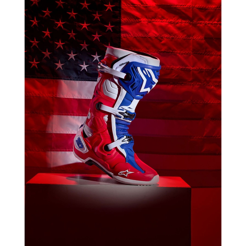 Moto škornji Alpinestars Tech 10 Limited Edition FORTITUDE belo-modro-rdeči