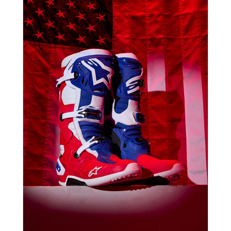 Moto škornji Alpinestars Tech 10 Limited Edition FORTITUDE belo-modro-rdeči