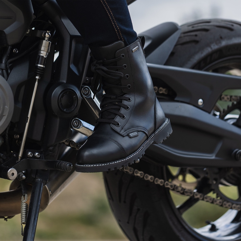 Ženski motoristični škornji Oxford Radley črne barve