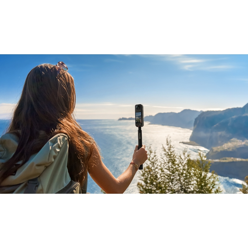 Akcijska kamera Insta360 X4 za motoriste v paketu, črna
