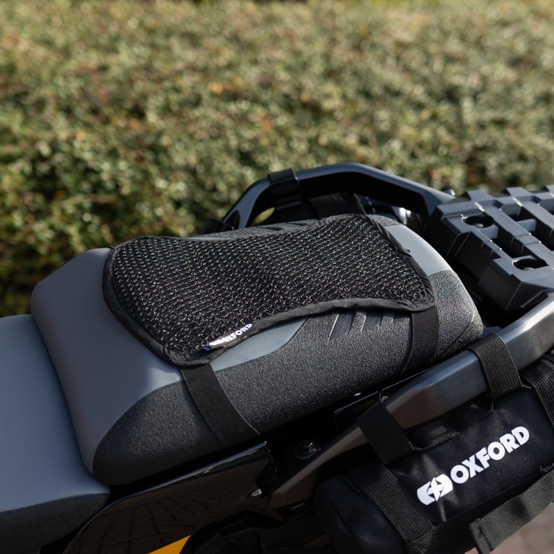 Prezračevalna blazinica nad sovoznikovim sedežem in enduro sedežem Oxford Cool Seat Pillion And Enduro črne barve
