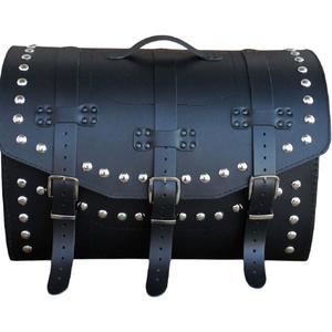 Usnjen kovček za motor z zaklepom in zakovicami RSA K451 črne barve