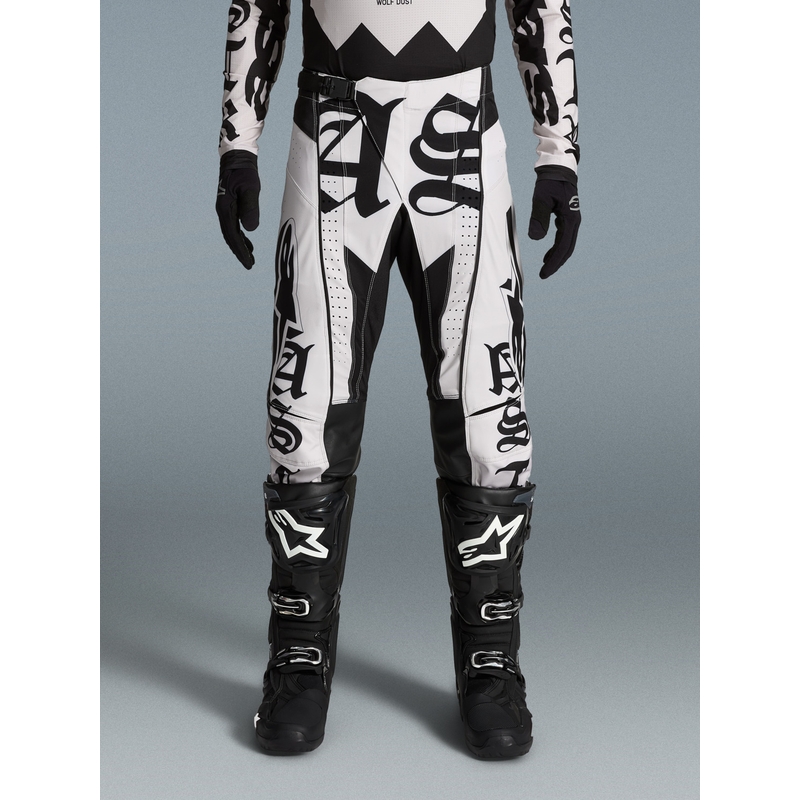 Motokros hlače Alpinestars Techstar Wolf Dust Limited Edition, peščeno črne