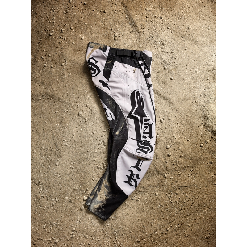 Motokros hlače Alpinestars Techstar Wolf Dust Limited Edition, peščeno črne