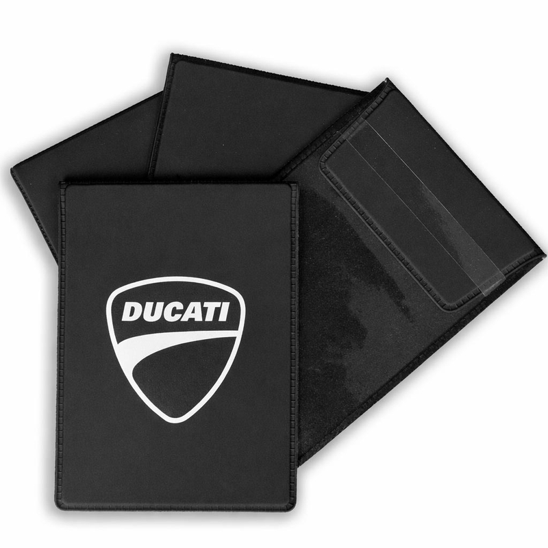 Črno-bel logotip na pokrovu tehnične registrske tablice Ducati