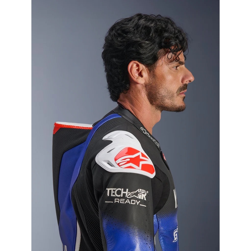 Enodelni usnjen motoristični kombinezon Alpinestars GP-R7 YAMAHA GYTR TECH-AIR, združljiv z kolekcijo modro-črno-belo-rdeče barve