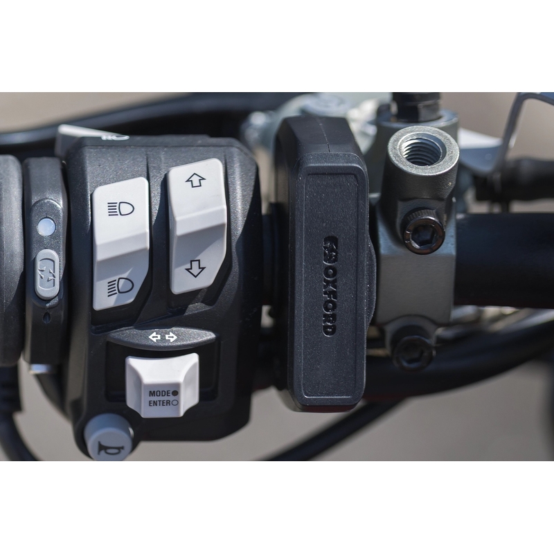 Oxford tanka vtičnica USB-C in USB-A črne barve