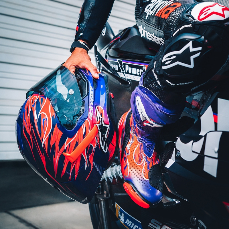 Alpinestars Supertech R-10 Flyte motoristična čelada z integriranim obrazom Jorge Martin vijolično-rdeča