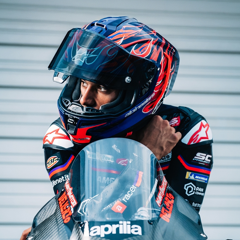 Alpinestars Supertech R-10 Flyte motoristična čelada z integriranim obrazom Jorge Martin vijolično-rdeča