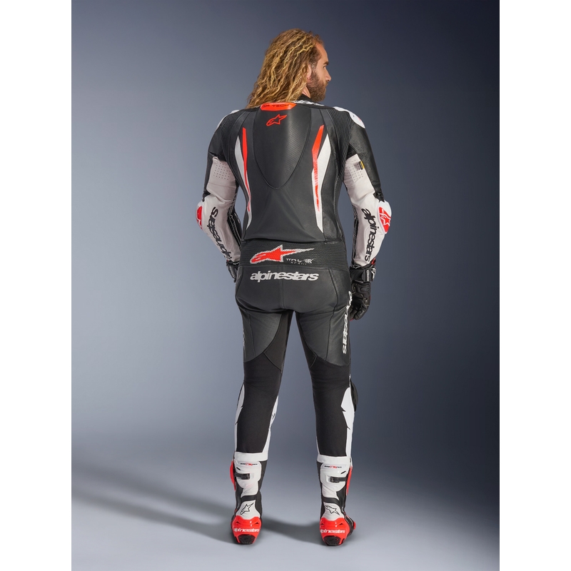 Alpinestars GP TECH V5 enodelni usnjen motoristični kombinezon črno-belo-fluo rdeč