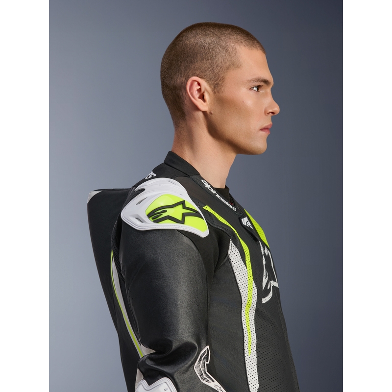 Alpinestars GP TECH V5 enodelni usnjen motoristični kombinezon črno-belo-fluo rumene barve