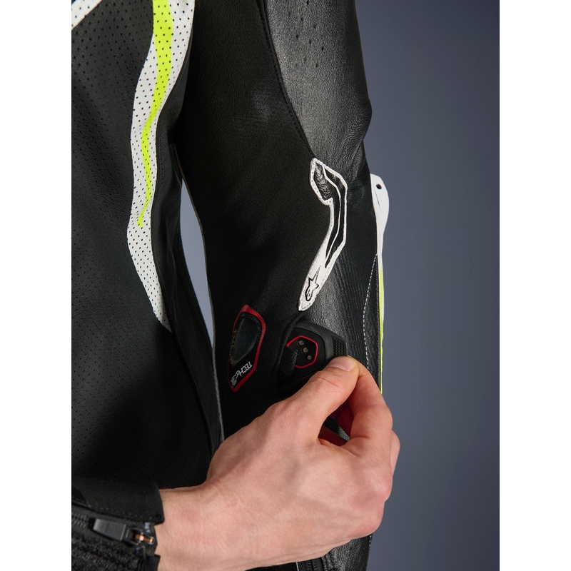 Alpinestars GP TECH V5 enodelni usnjen motoristični kombinezon črno-belo-fluo rumene barve
