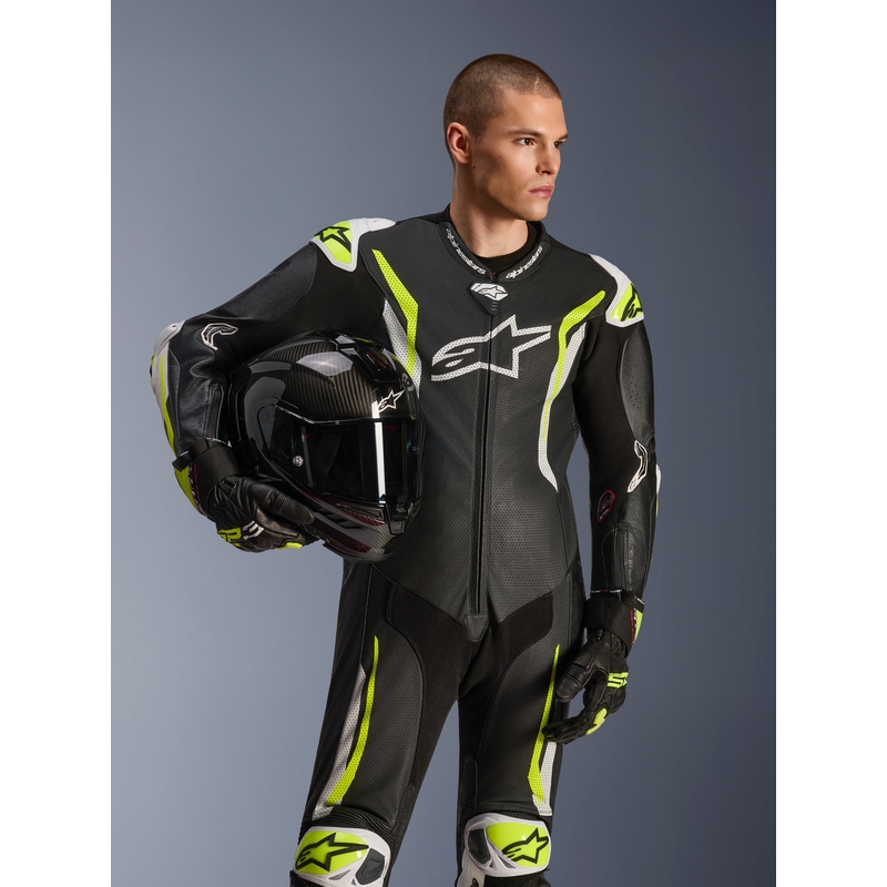 Alpinestars GP TECH V5 enodelni usnjen motoristični kombinezon črno-belo-fluo rumene barve