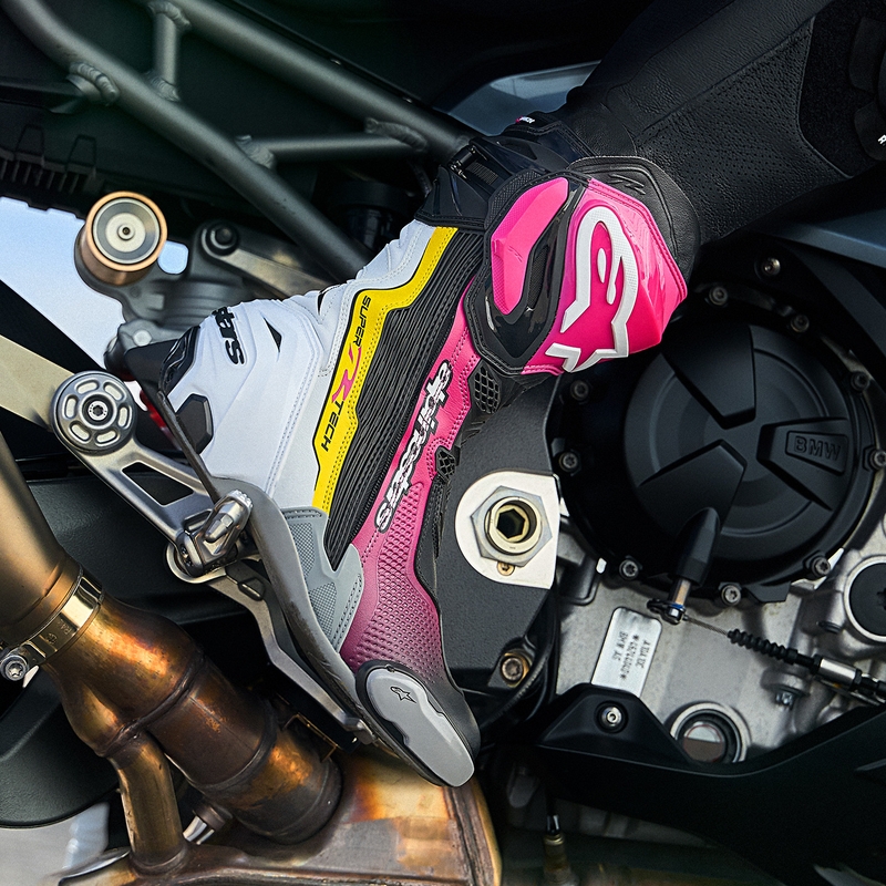 Moto škornji Alpinestars Supertech R črno-belo-roza-rumeni