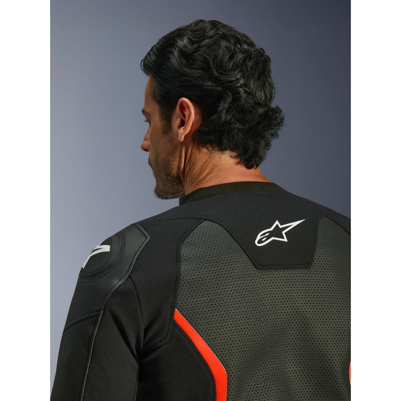 Alpinestars GP Force V2 Airflow usnjena motoristična jakna črno-fluo rdeče-bela