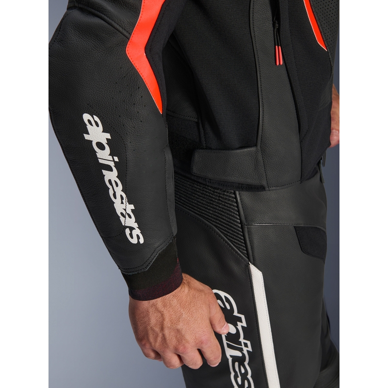 Alpinestars GP Force V2 Airflow usnjena motoristična jakna črno-fluo rdeče-bela