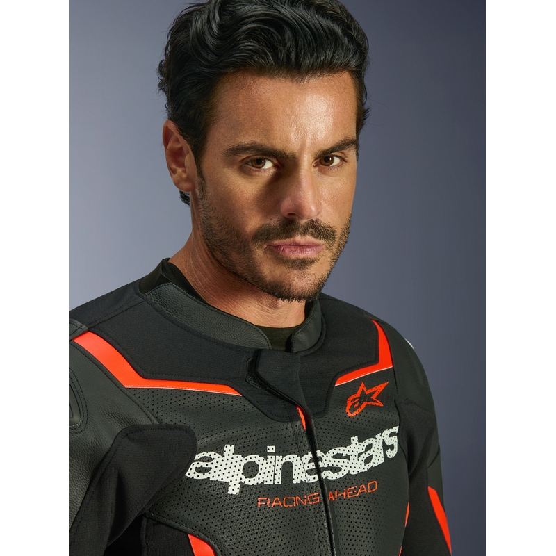 Alpinestars GP Force V2 Airflow usnjena motoristična jakna črno-fluo rdeče-bela