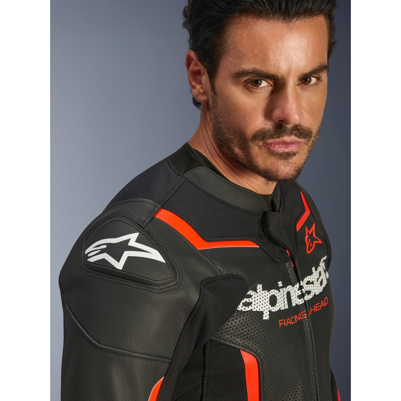 Alpinestars GP Force V2 Airflow usnjena motoristična jakna črno-fluo rdeče-bela