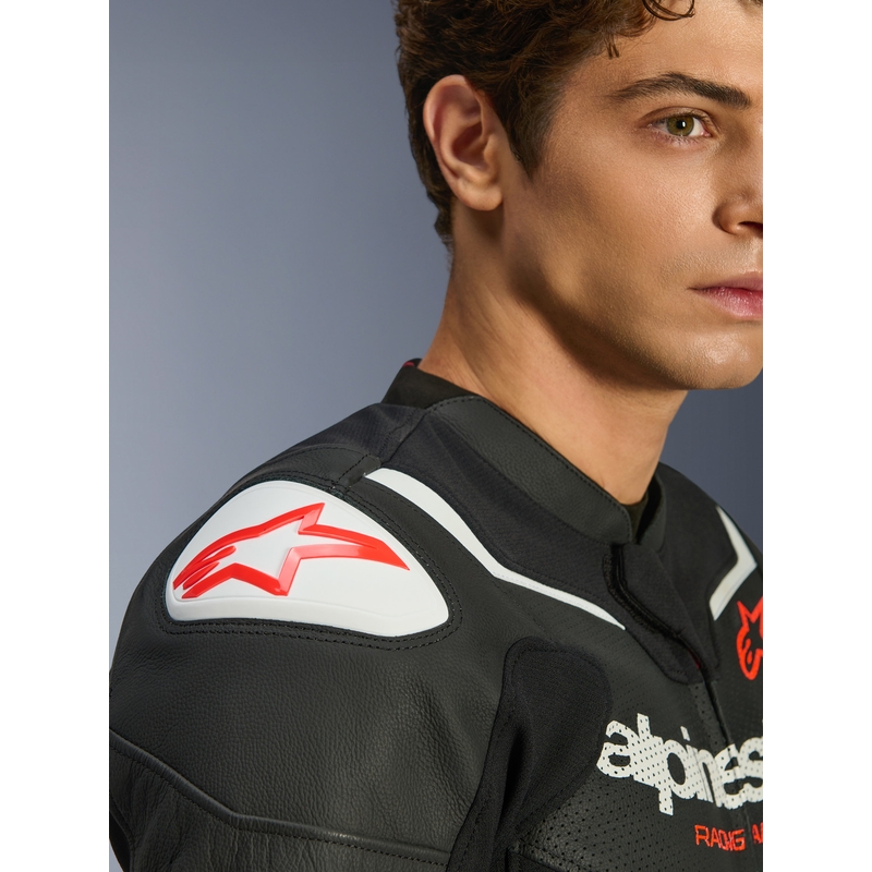 Alpinestars GP Force V2 Airflow usnjena motoristična jakna črno-bela