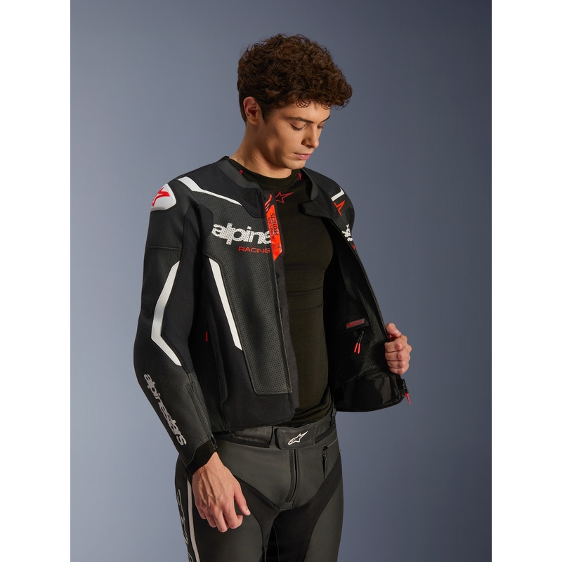 Alpinestars GP Force V2 Airflow usnjena motoristična jakna črno-bela