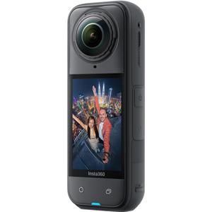 Akcijska kamera Insta360 X5 črne barve