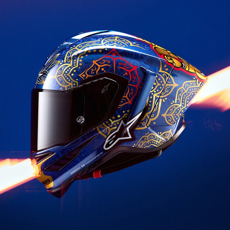 Celoobrazna motoristična čelada Alpinestars Supertech R10 Marthainator limited edition JORGE MARTIN modra biserno zlata rdeča